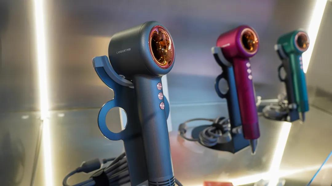 瓒協ashion鐨勫コ瑁呭簵,瓒協ashion