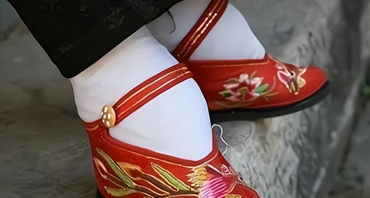 三寸金莲的悲惨生活,三寸金莲事件