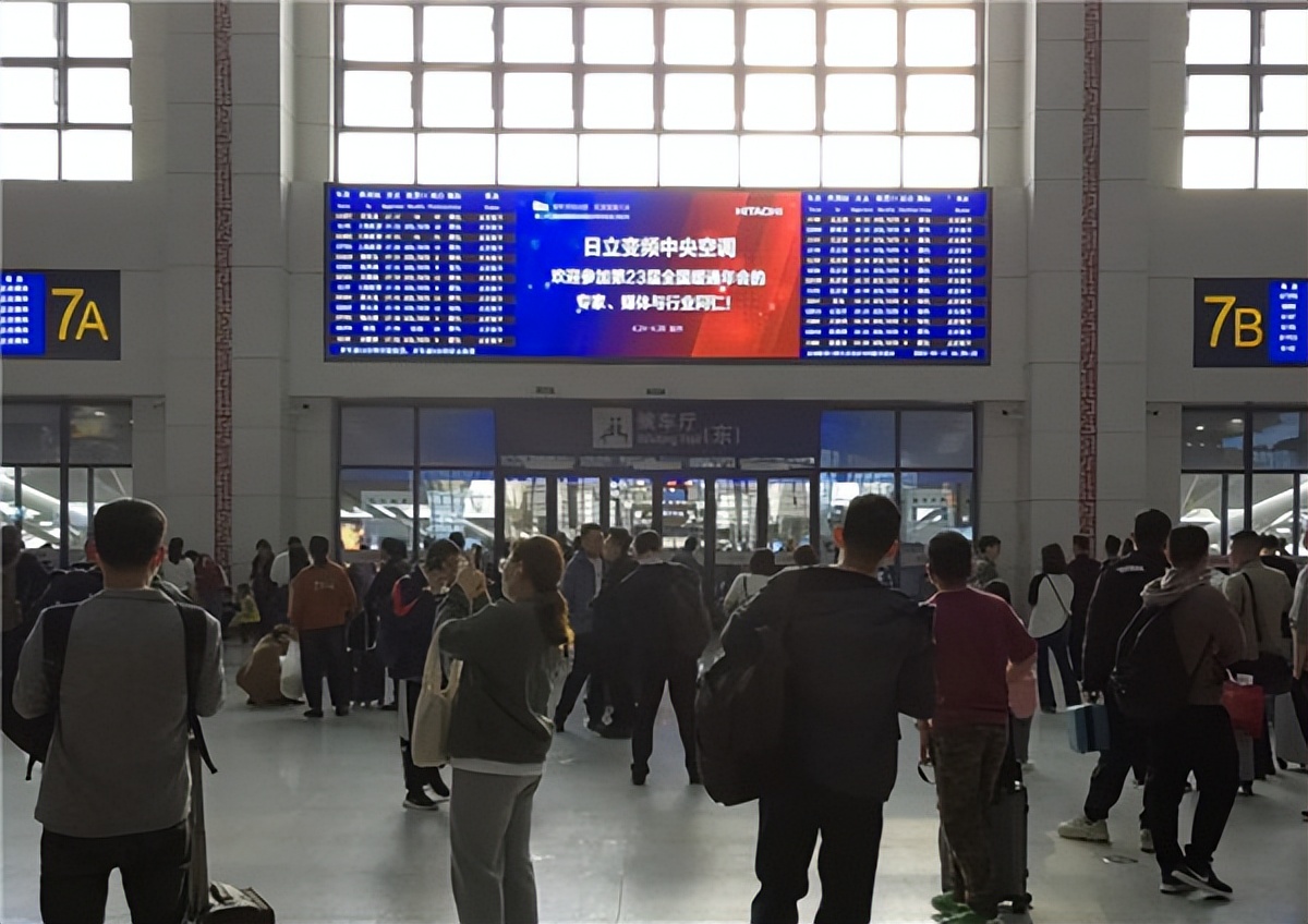 海信日立华彩亮相业界盛会绿色践行斩获“突出贡献奖”