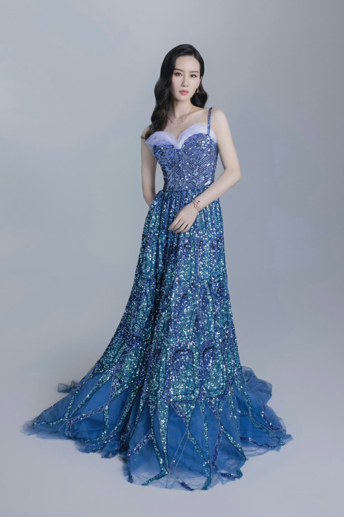 刘诗诗藕粉色纱裙礼服大方得体,礼服太宽松怎么办