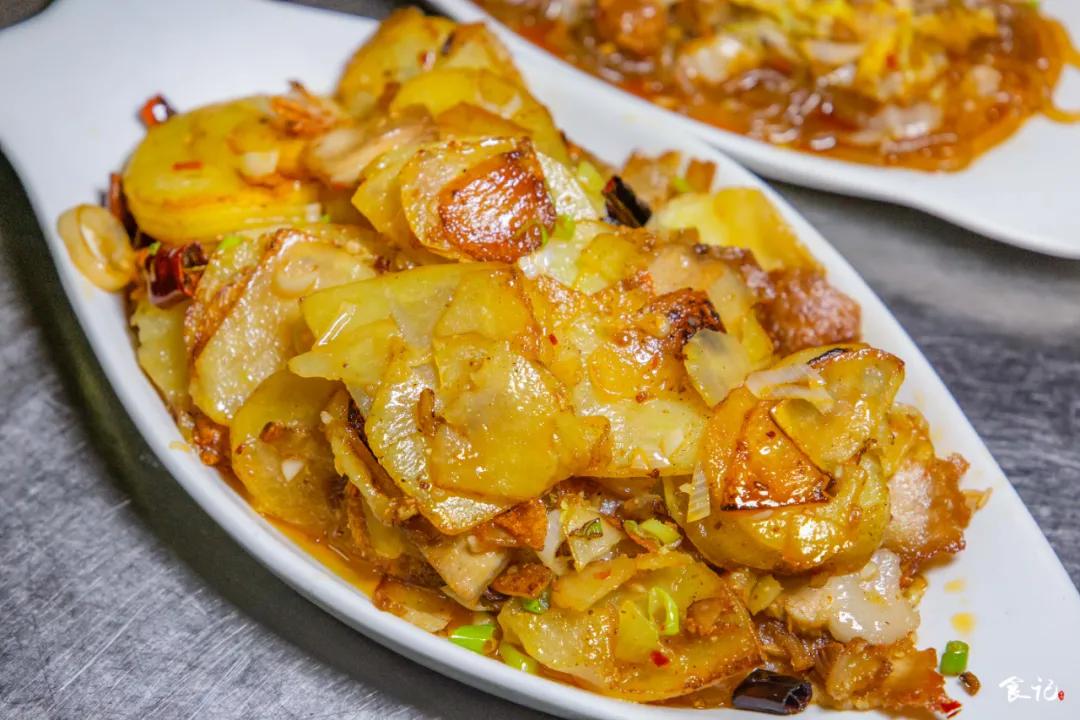 40m²的小店,厨房就占一半!建昌家属院旁的这家馆子开了23年