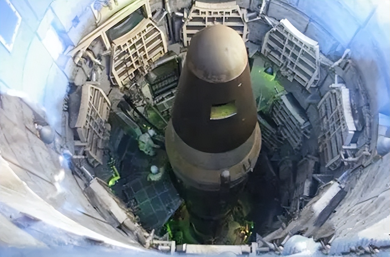 金日成眼馋中国的原*弹子**技术,在索取遭婉拒后,提出主体思想