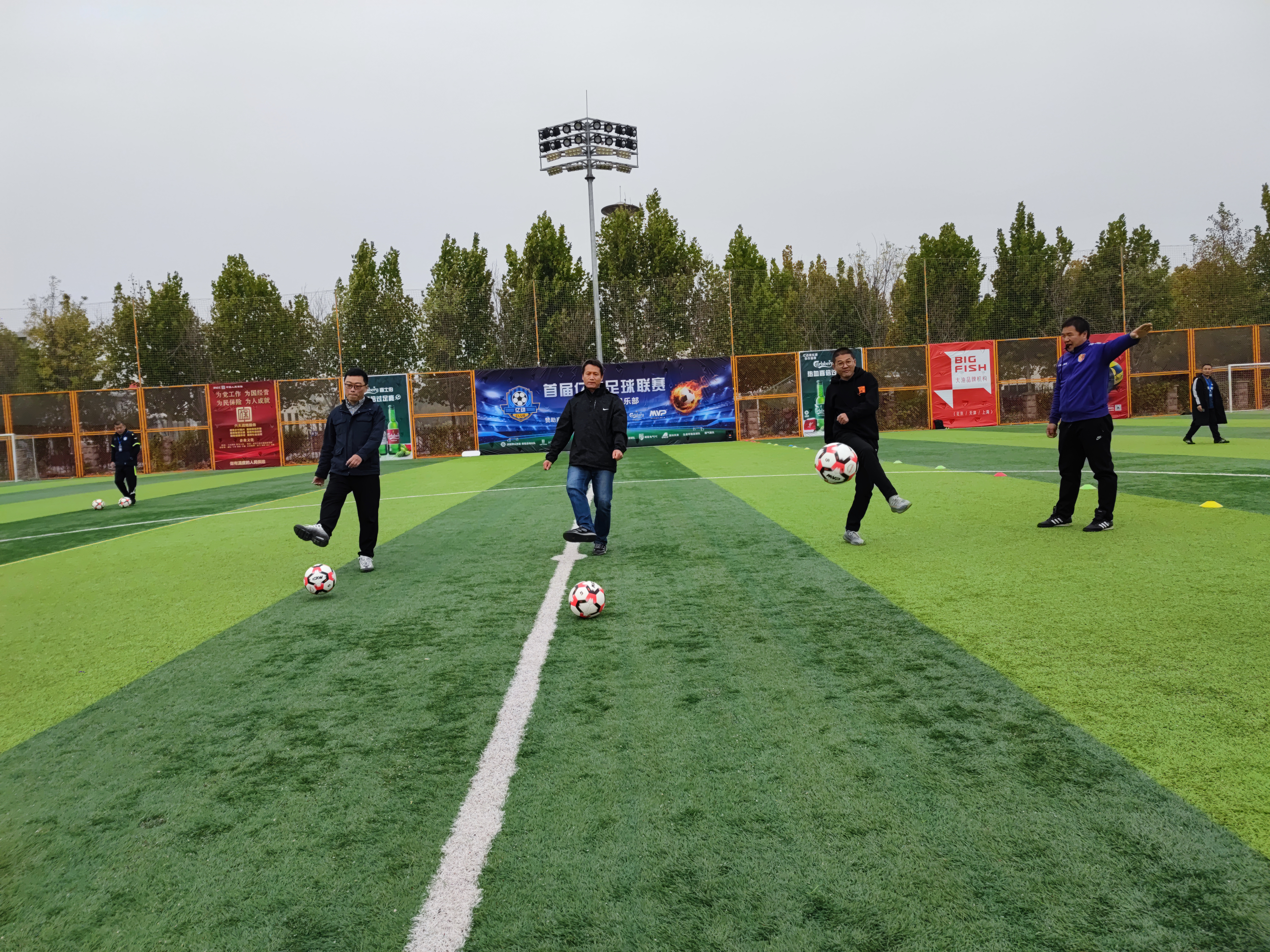 亿动绿茵心把大众足球赛作出专业范首届亿动足球联赛今日开幕