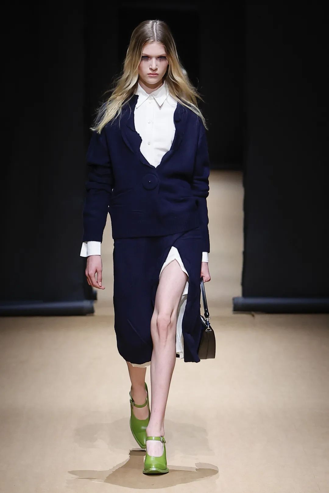 米兰时装周入选前十唯一华人,米兰时装周第一排坐的谁