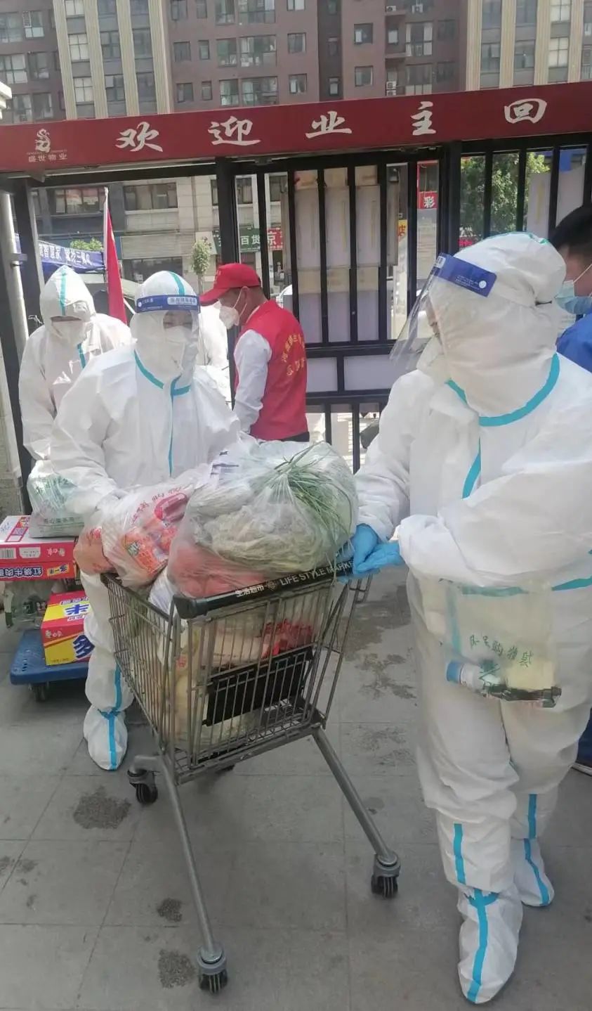战“疫”路上不停歇的亚星盛世物业“跑腿团”