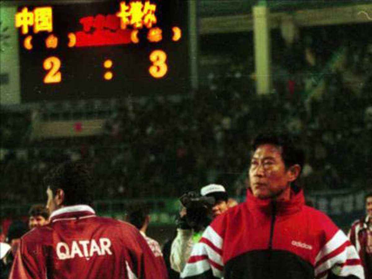 日本三球王极限救球,日本极限救球和国足救球的位置