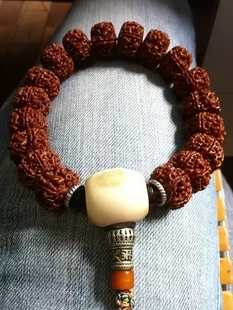 大尺寸藏式小金刚玉化包浆,藏式盘龙小金刚容易包浆吗