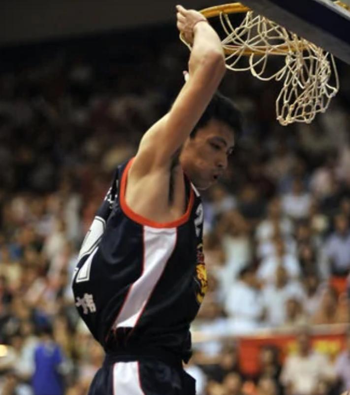 广东宏远8冠王后几年没拿冠军,8年7冠时期的广东队