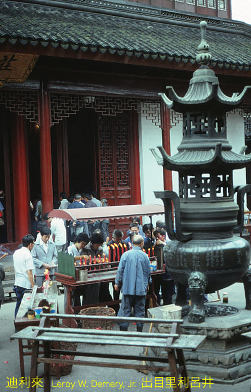 八十年代的上海老照片,踩在东海沿岸闪耀着无与伦比的繁荣骄傲