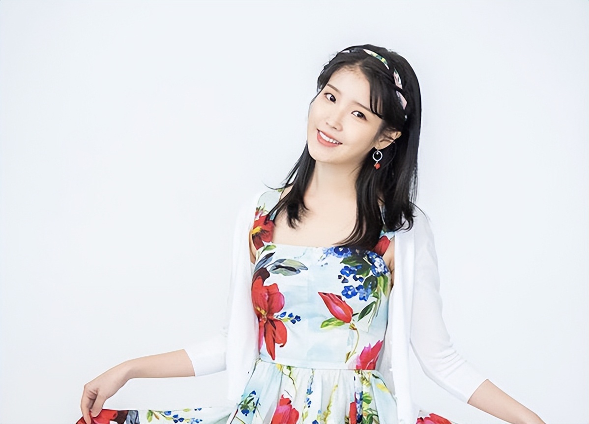 李钟硕IU恋情曝光！两人的恋爱痕迹被扒，李钟硕曾当众向女方表白