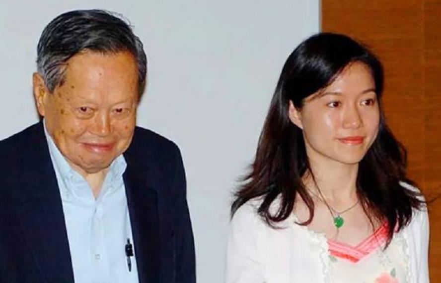 翁帆与杨振宁结婚生活状况怎样,杨振宁和翁帆结婚的当年现状