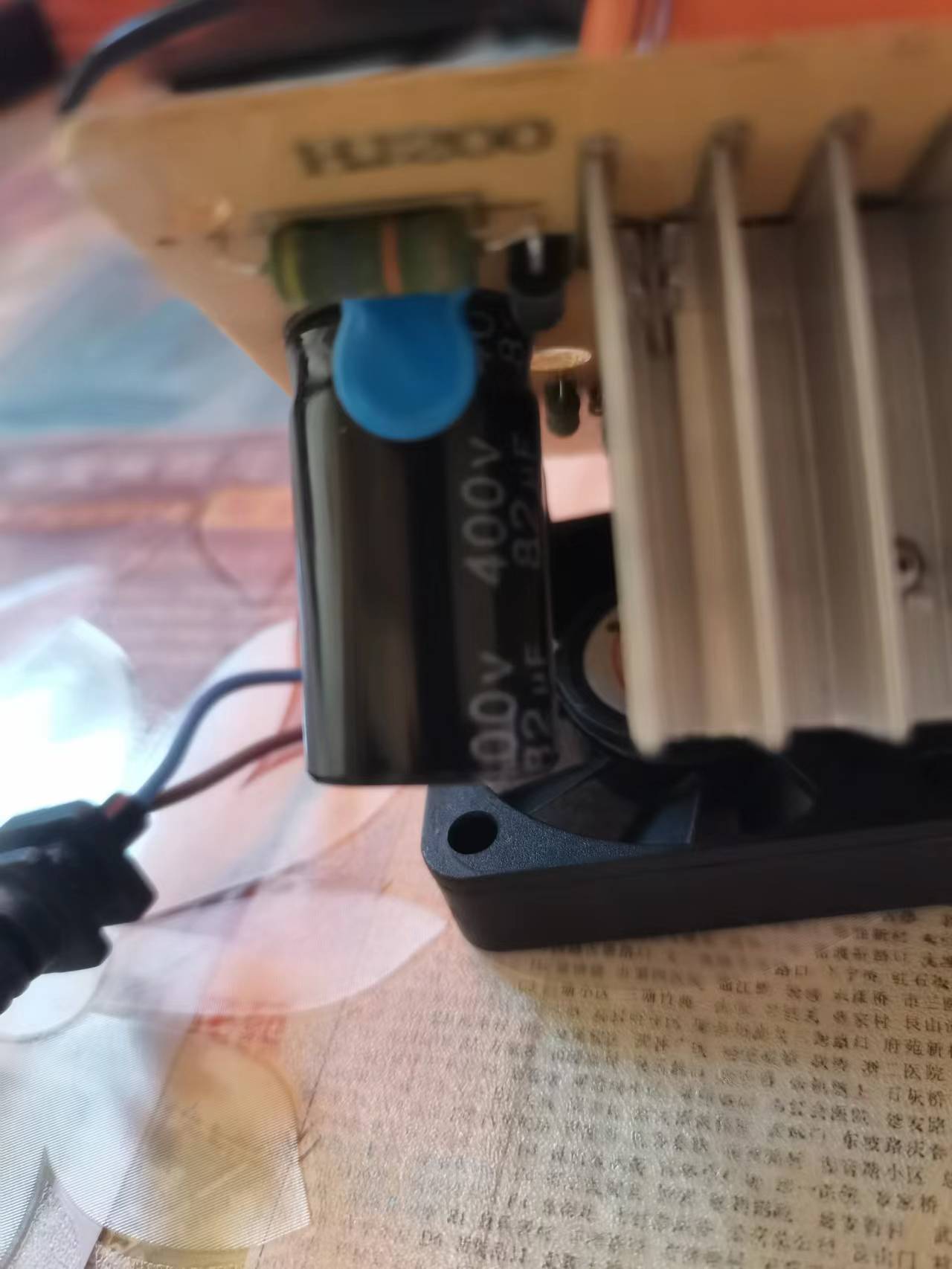 充电器红灯一闪一闪修复电池,电瓶车充电器亮绿灯不充电咋修复