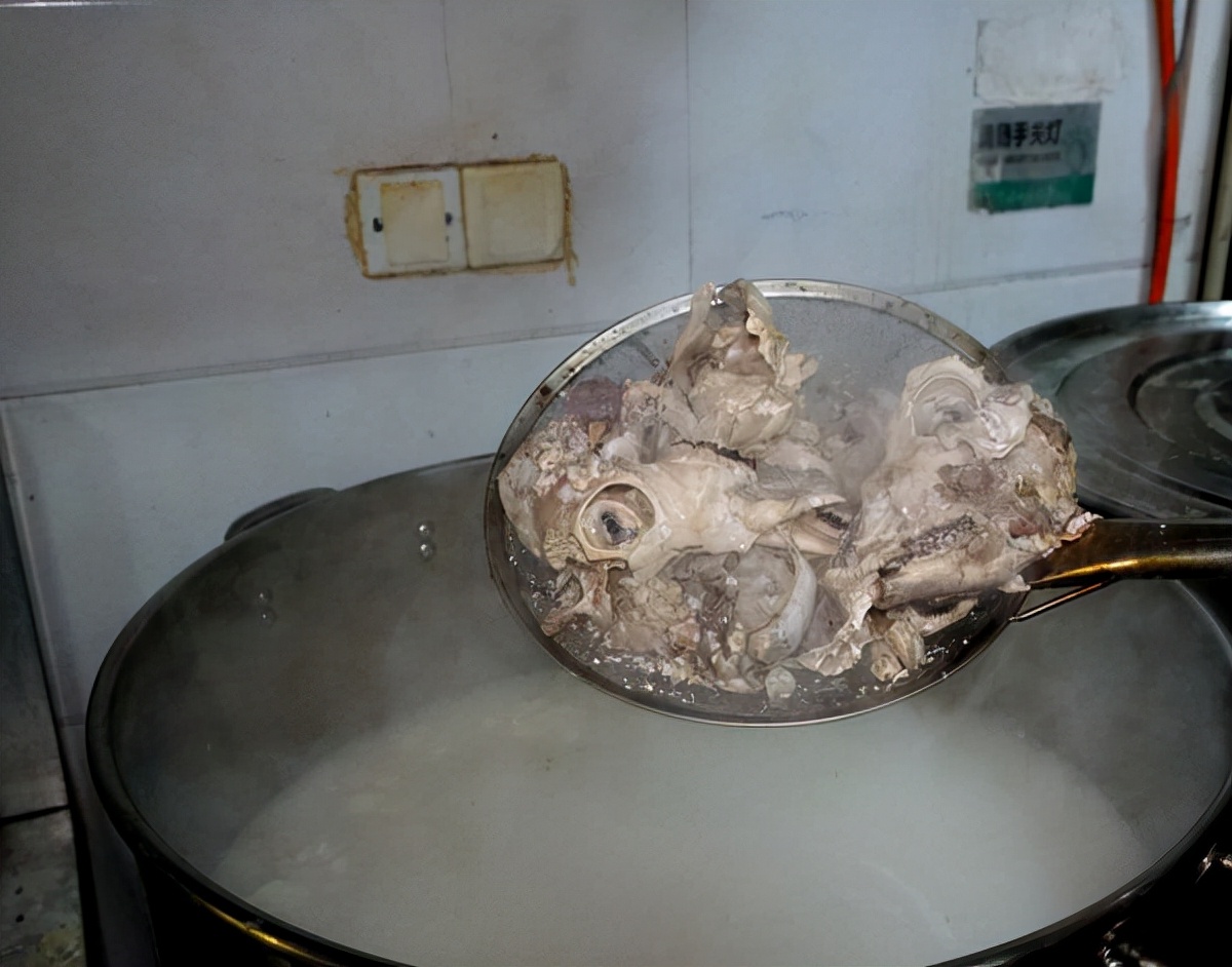 吃地道大草原烤全羊,坝上草原美食烤全羊