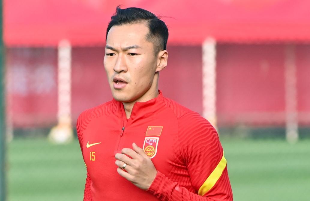 足协官方回应越位判罚,足协辟谣引争议