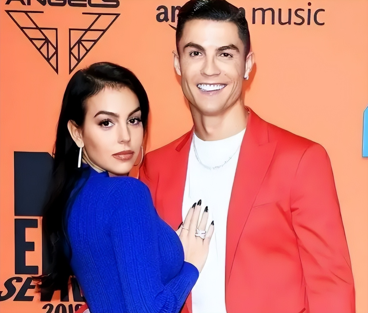 葡萄牙止步八强C罗掩面而泣，女友公开维护，李现武艺等发文致敬