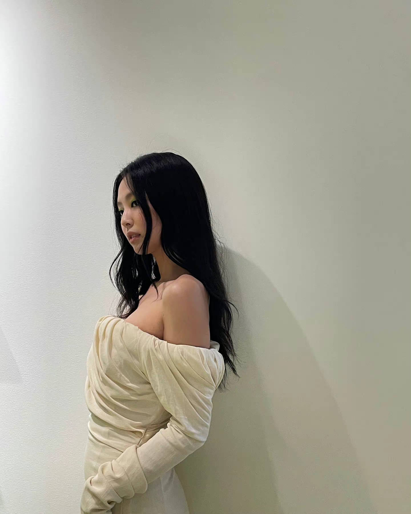 blackpink的jennie眼妆,blackpinkjennie黑色碎花裙