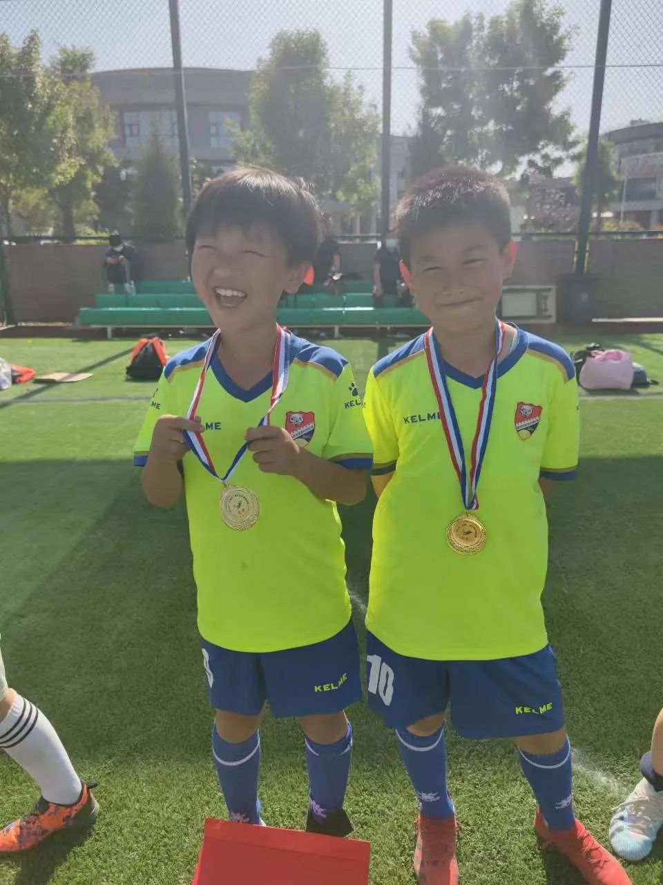 小学生足球成长之路,足球之路妈妈