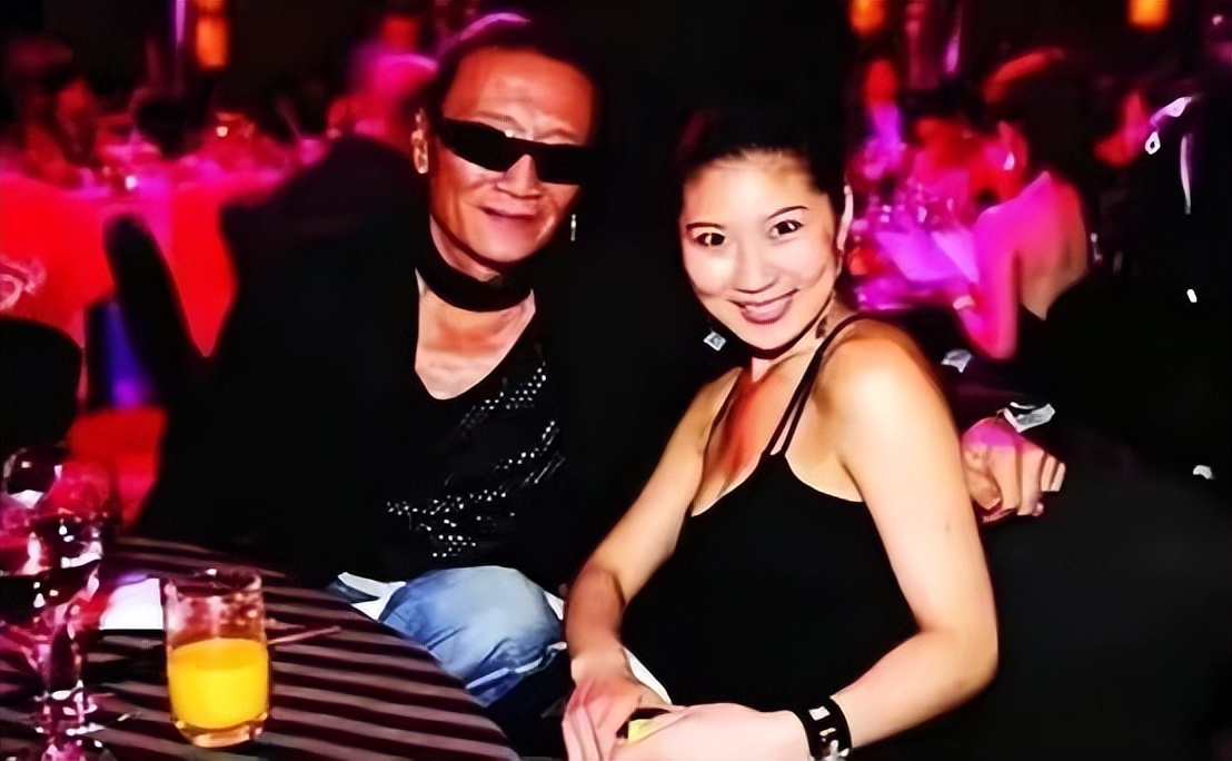 谢贤哪年离婚的,谢贤离婚过几次