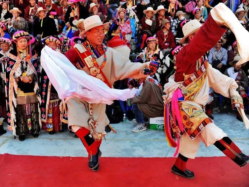 甘孜文旅局长化身侠客火出圈,火出圈啦