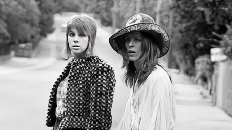 大卫鲍伊妆容,大卫·鲍伊年轻照片