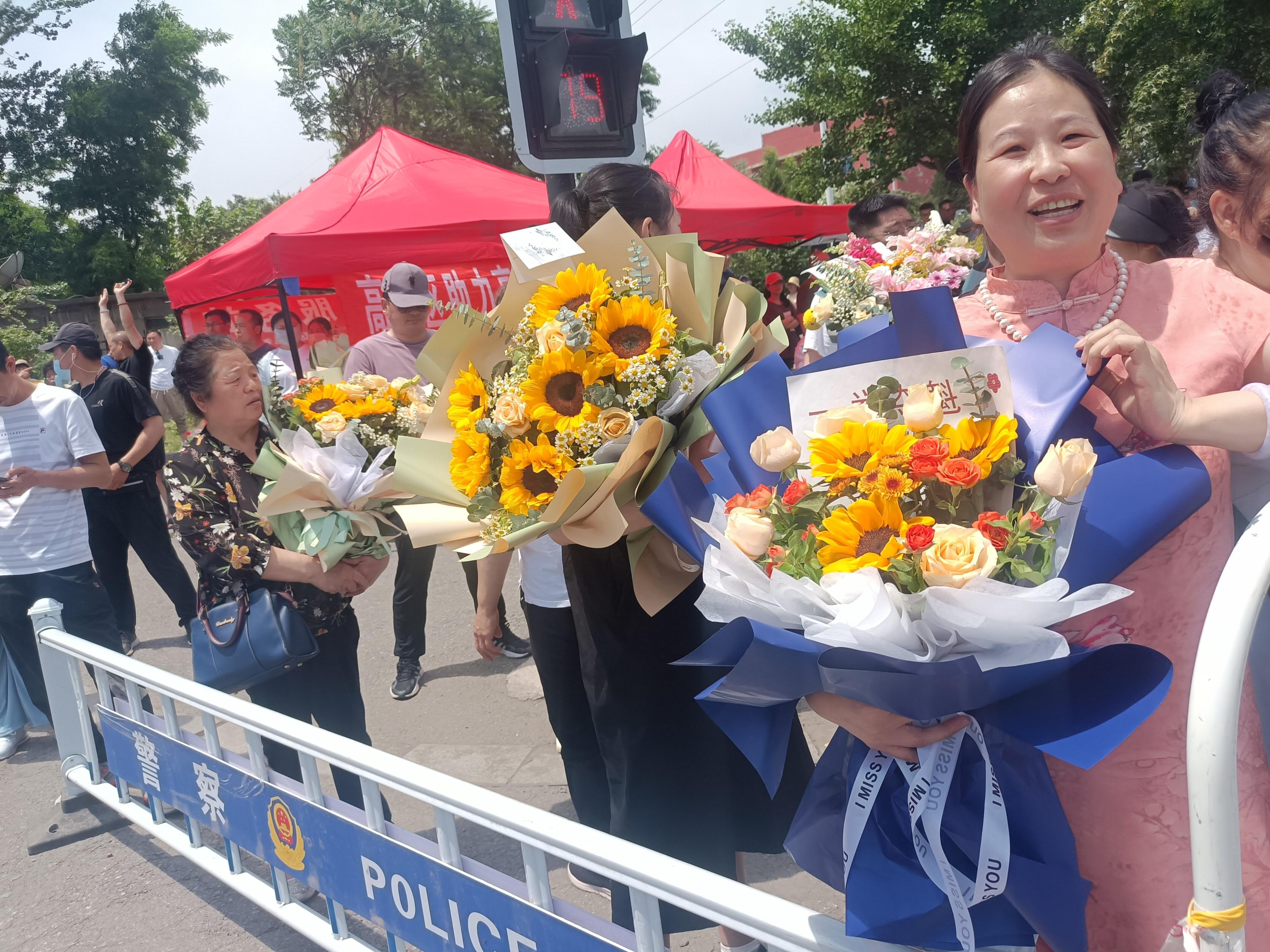 庆祝孩子考试成功花束,考试花束贺卡祝福语