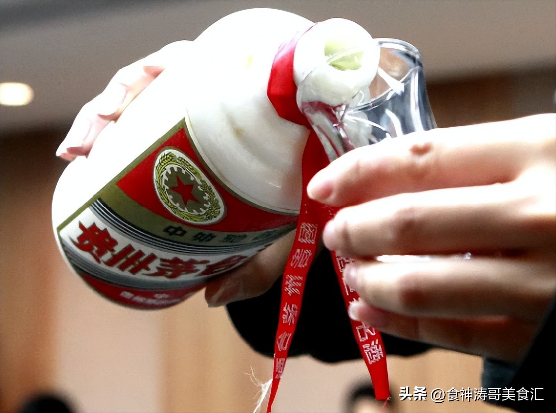 为什么茅台酒在国外比国内还便宜,茅台和国外的酒比到底怎么样