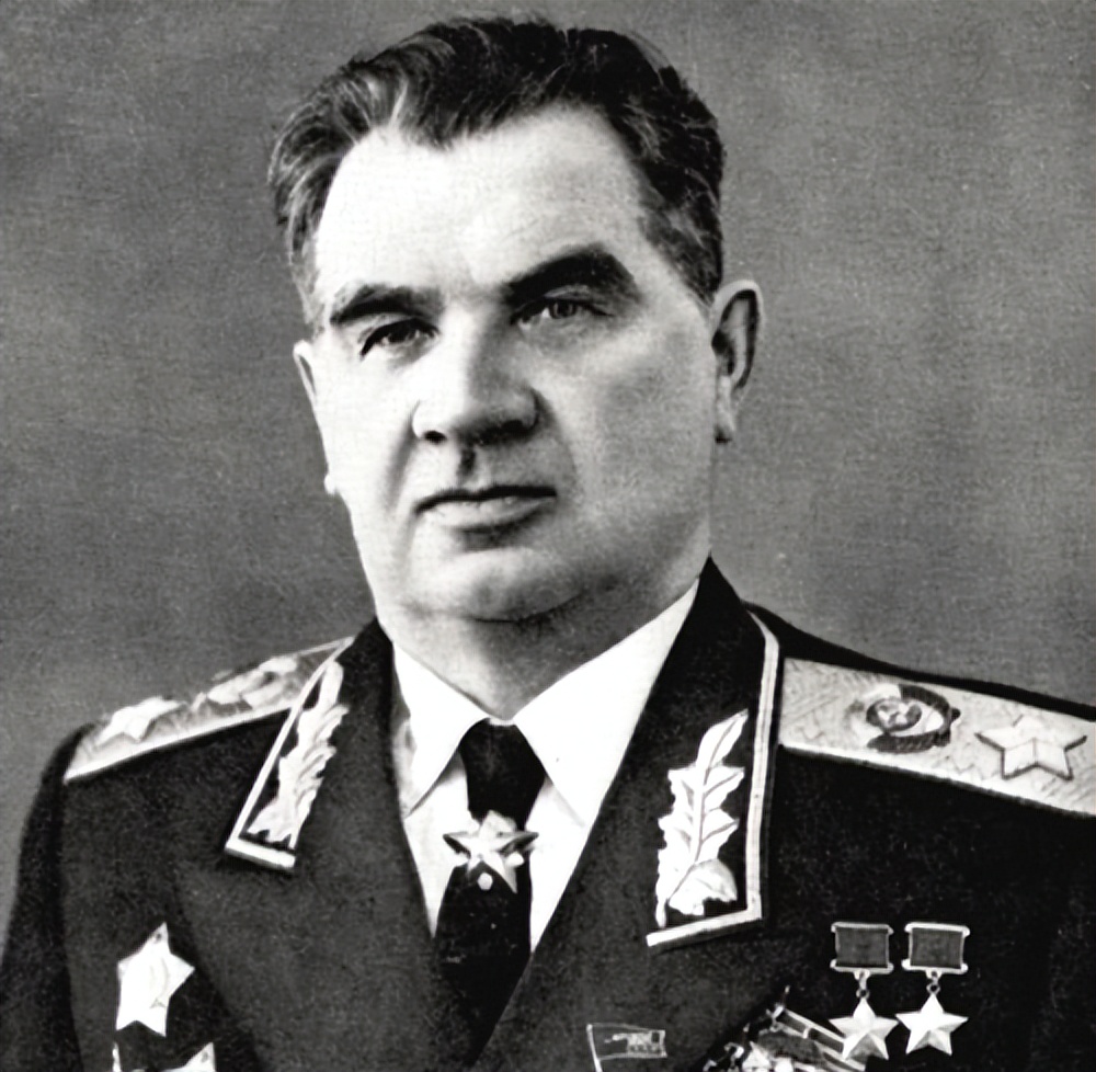 皖南事变爆发后，毛主席质问崔可夫：你们如何处理