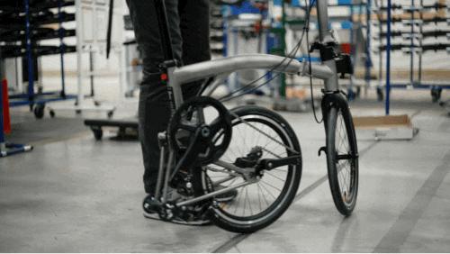 靠卖萌,年赚6亿!这个“大玩具”,掏空*男猛**钱包