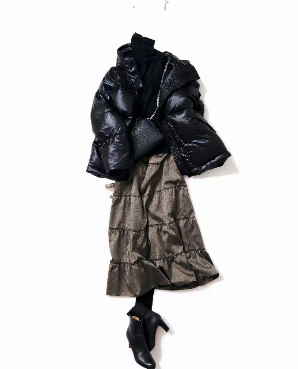 羽绒里面可以穿黑的吗,羽绒要贴身穿