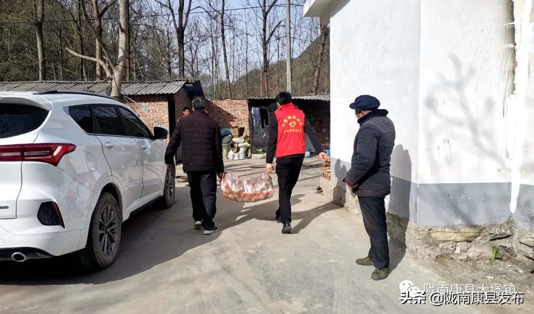 疫情防控暖心送菜上门,疫情防控中的配送食品