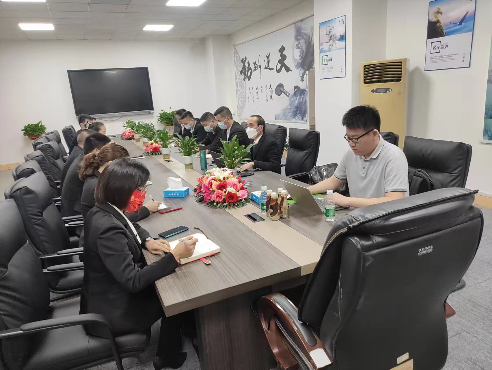 热烈祝贺公司荣获卓越贡献奖,光星实业