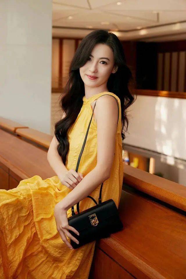 黑长直张柏芝,张柏芝复古发型图片欣赏