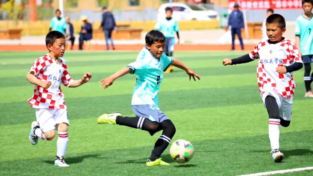 青少年足球联赛视频剪辑,少年足球赛完整视频