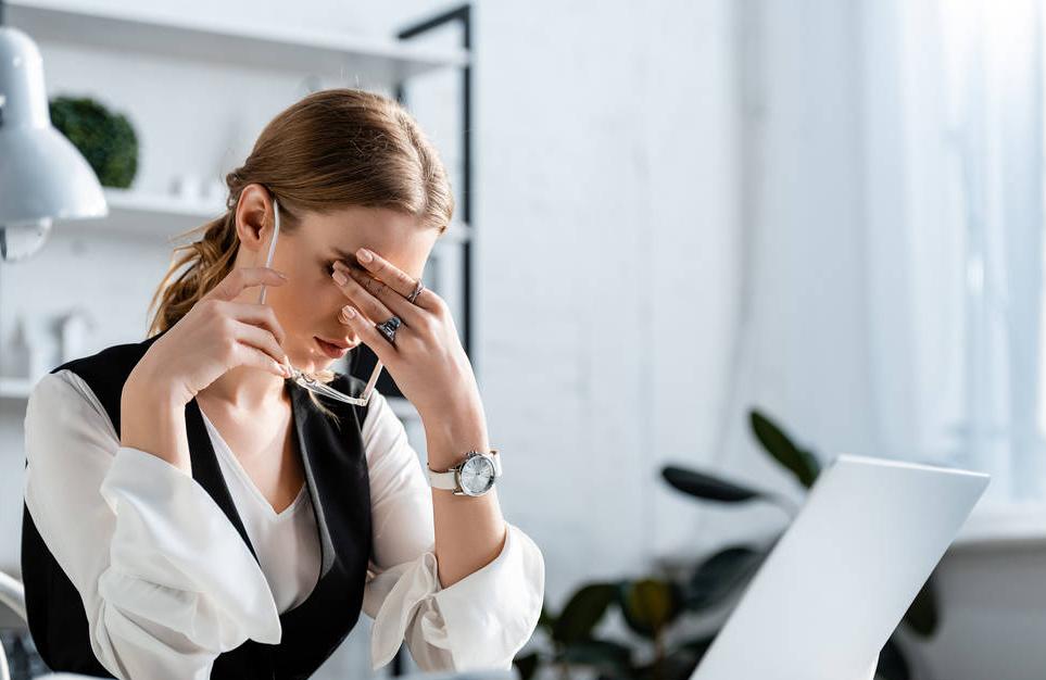 男子膝盖上长了肉瘤,男子膝盖内侧出现小疙瘩