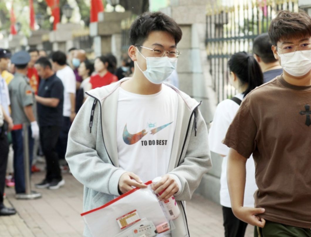 高考进行时这些画面令人动容,高考图片为高考加油