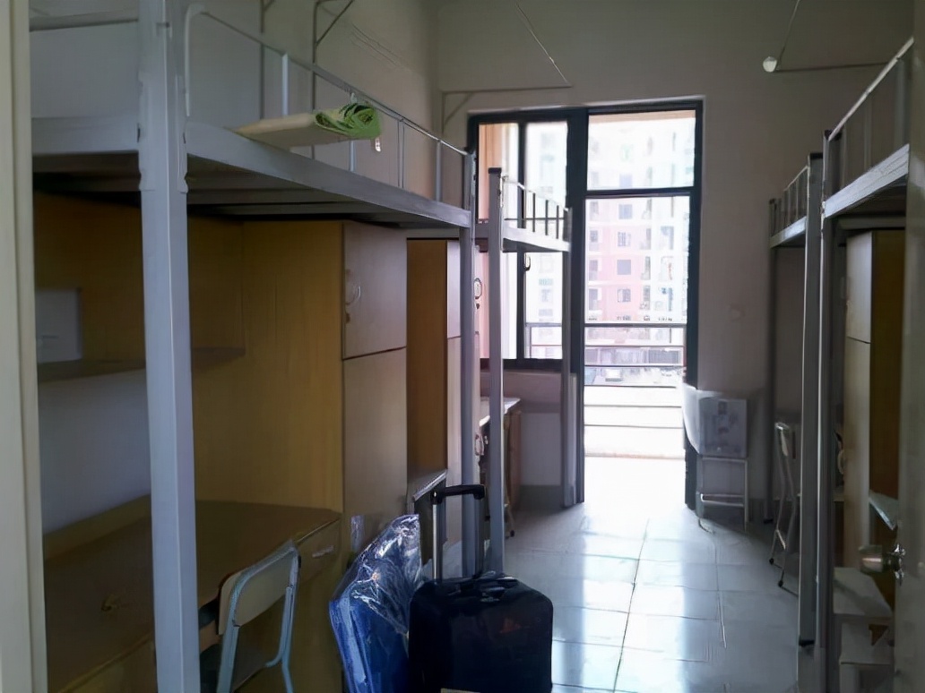 大学宿舍是四人间的宿舍有哪些,哪个大学宿舍四人间最好