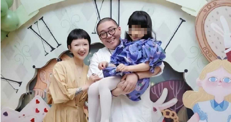 郝劭文在哪领证结婚的,郝劭文晒出结婚照