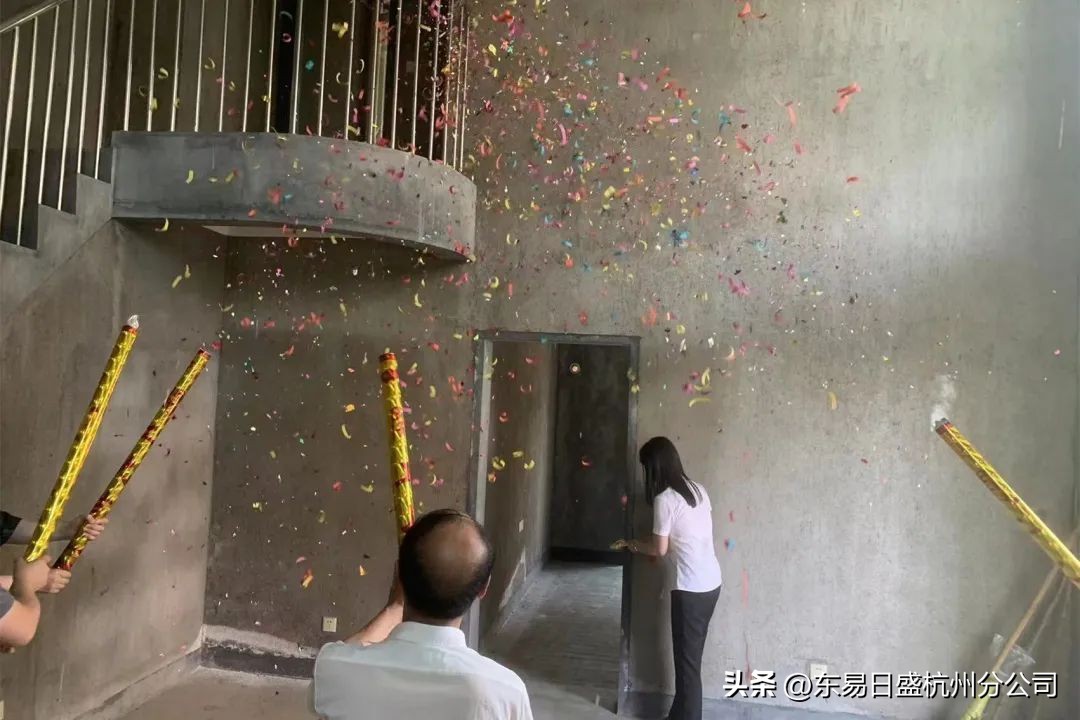 仲夏六月，美好将至|杭州东易日盛恭祝所有业主开工大吉！