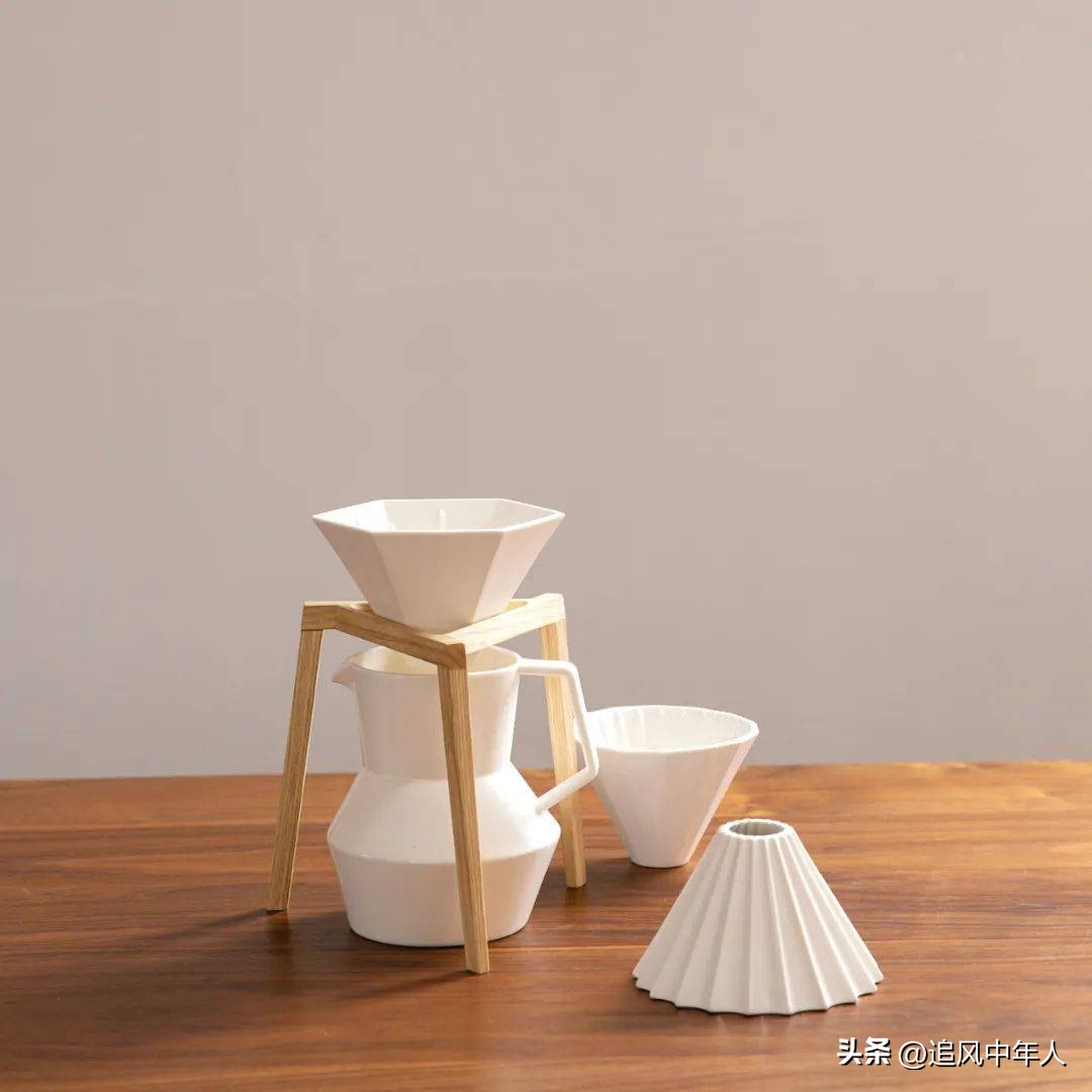 2023年情人节送礼清单:球鞋、投影仪、花束......