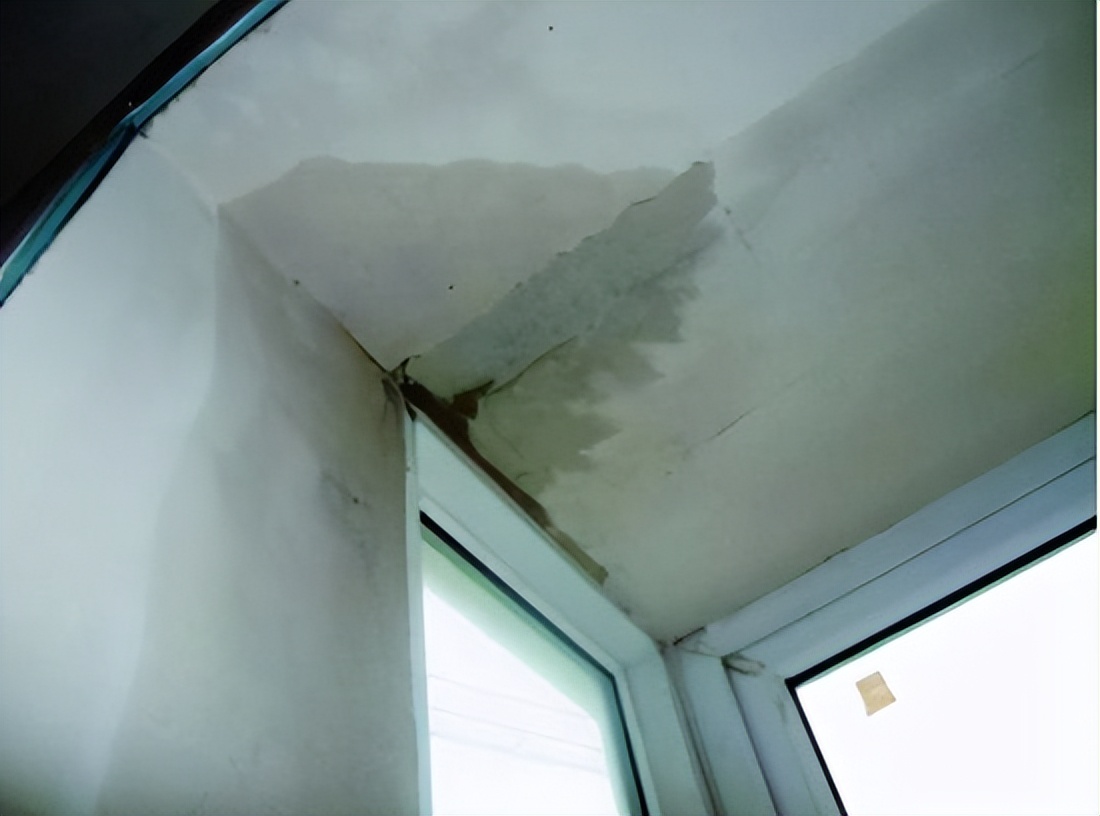 老房子阳台跟窗户渗水,阳台窗户渗水维修