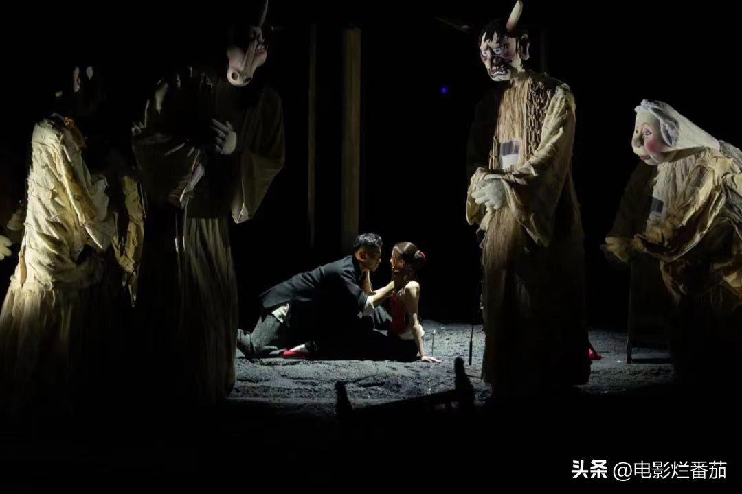 大地是沉郁的，生命藏在里面——人艺新版《原野》的两个亮点