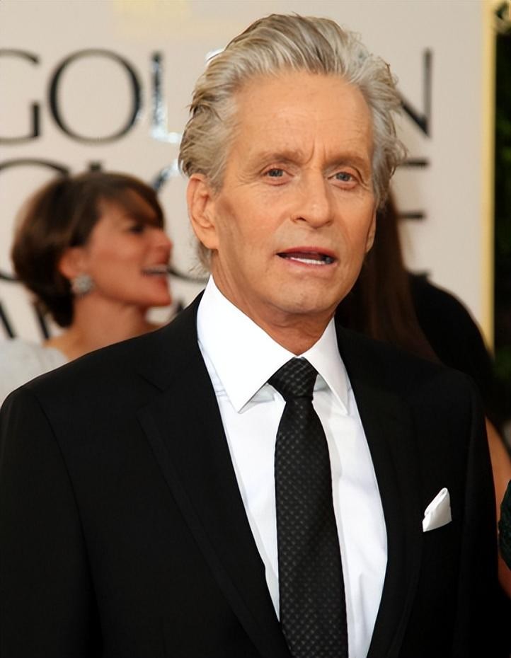 泽塔琼斯：和大25岁老公像同龄人，女儿没她漂亮，儿子遗传高颜值