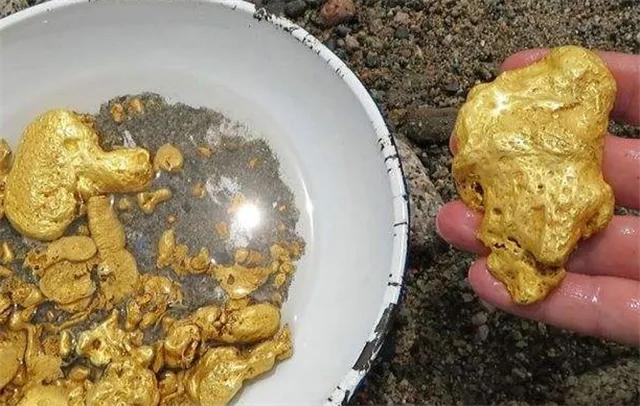 我表哥,去非洲淘金10年赚了1600万,去年在省城买了三套大房子!