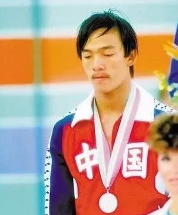 悲情“跳板王子”谭良德：3次奥运会3枚银牌，婚后人生也动荡坎坷