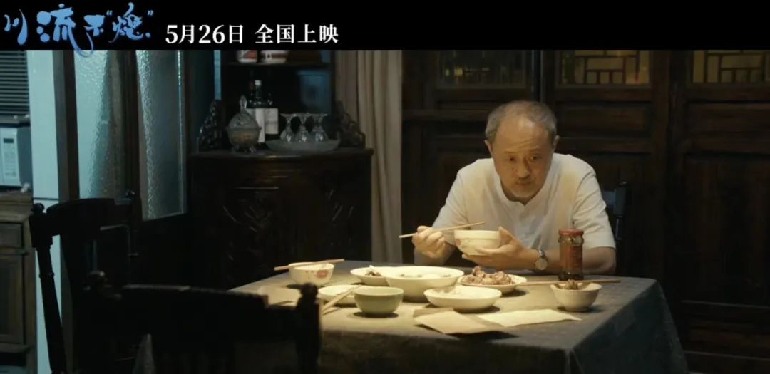 2位大师加华仔助阵，上映好评如潮！电影《川流不“熄”》好在哪