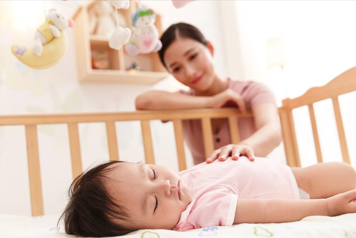 怎么改变孩子晚上睡觉哭闹,孩子夜晚哭闹怎么培养睡眠