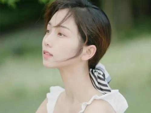 新媳妇刚过门就和老公贫嘴了,新媳妇第一次见男方