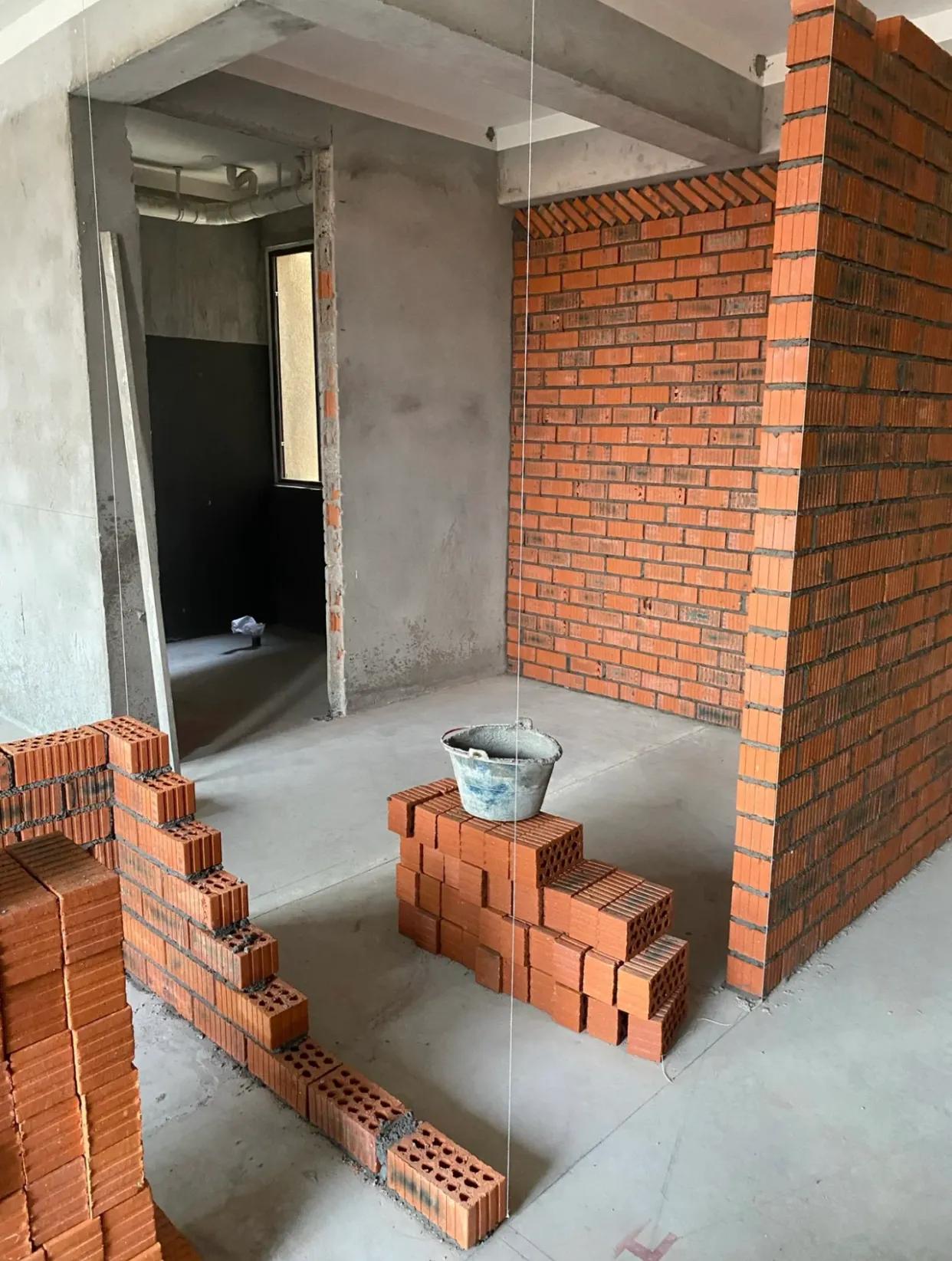 砖砌墙和轻钢龙骨隔墙的优劣对比,轻钢龙骨墙和砖砌墙哪个好