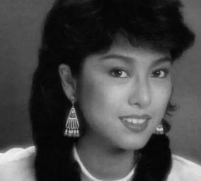 米雪：第一部金庸剧女主，成龙苦追她八年无果，66岁近照仍似少女