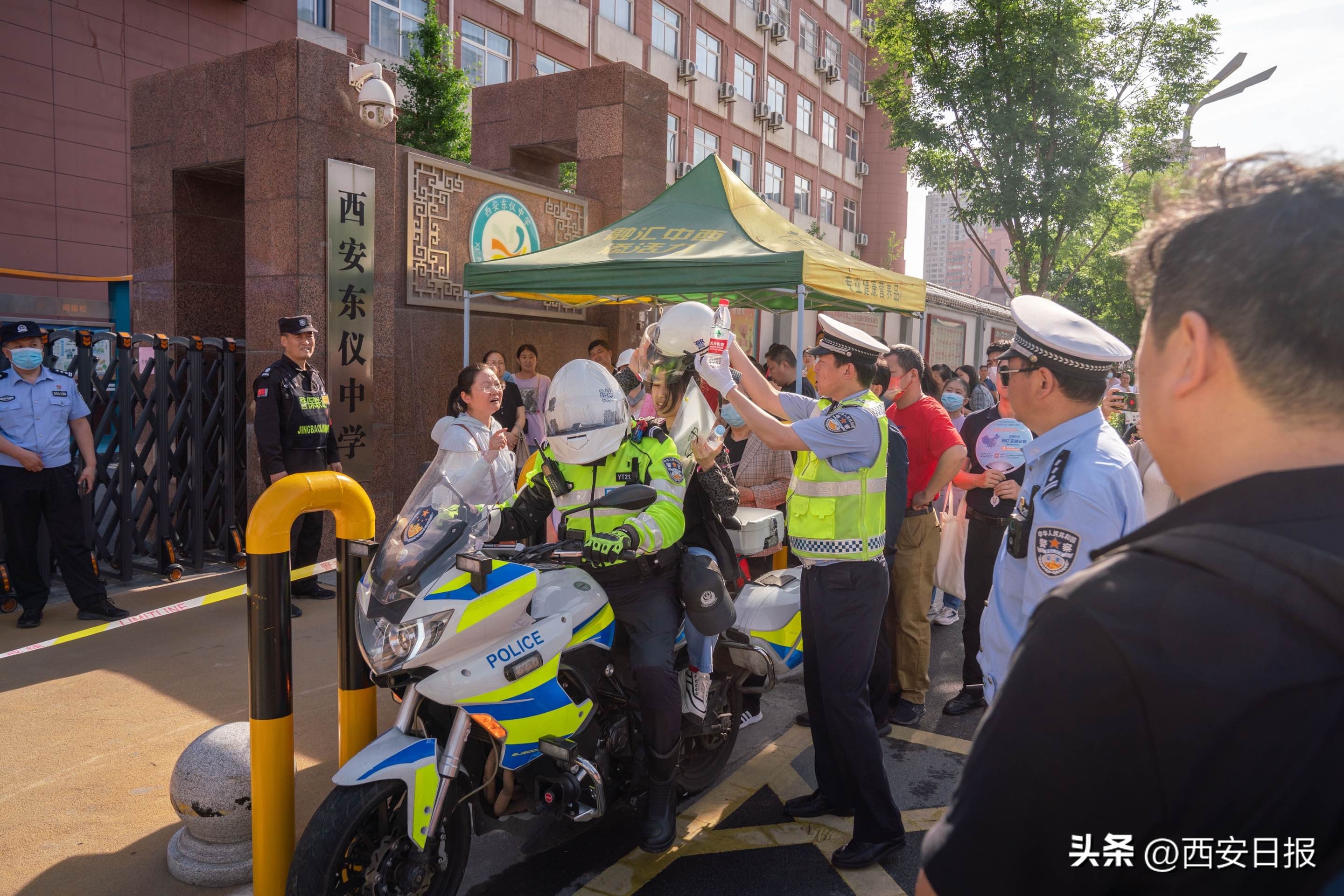 考生补办临时身份证需要什么手续,民警帮考生办临时身份证需要什么